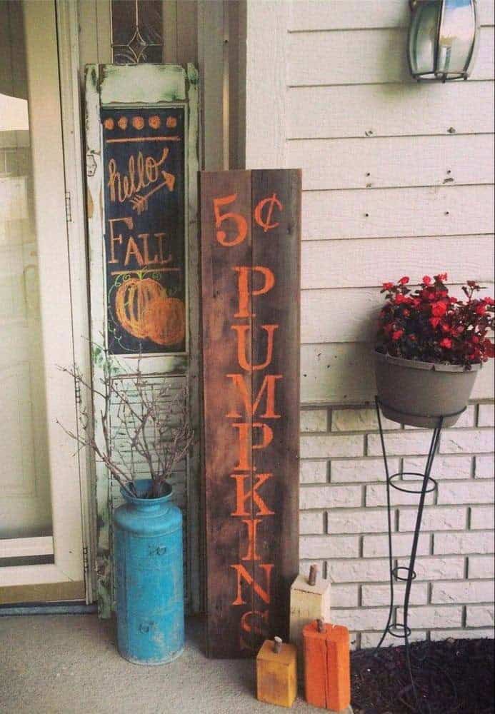 Turn Pallets into Vintage Fall Signs