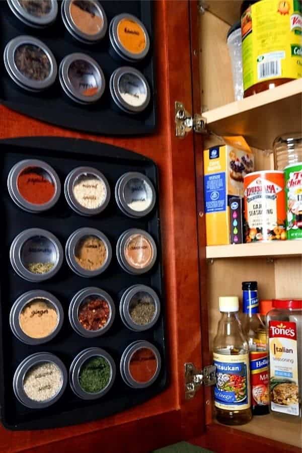 Magnetic Jars Offer Vertical Storage