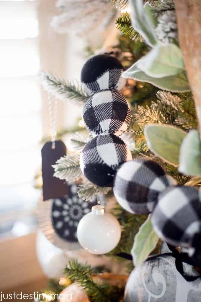 Enhance a Tree’s Charm with a Buffalo Check Garland