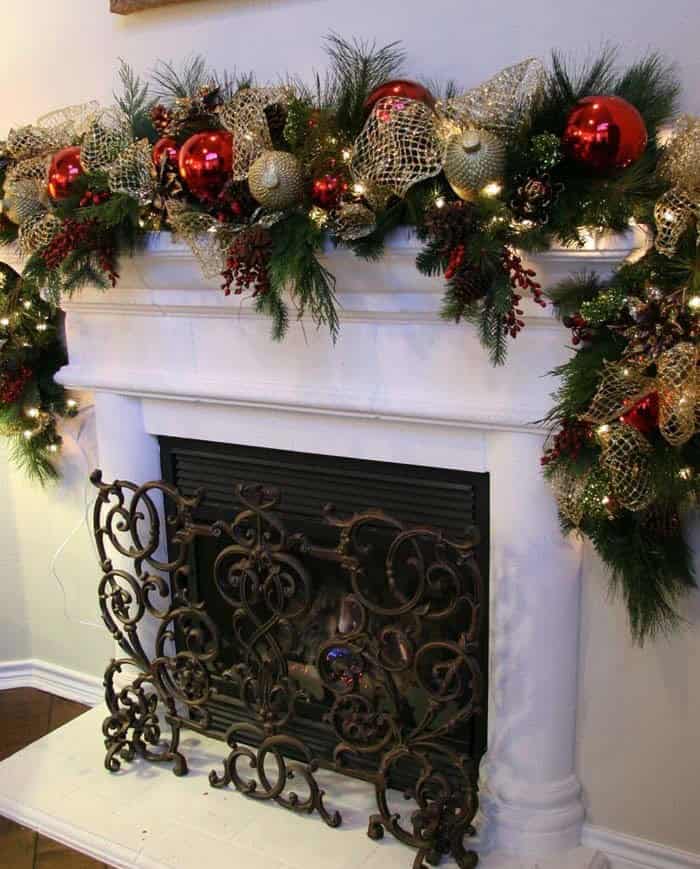 Large Ornaments Highlight A Classic Garland