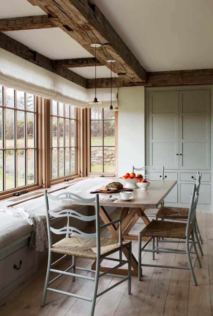 Simple Furnishings Highlight Rustic Architecture