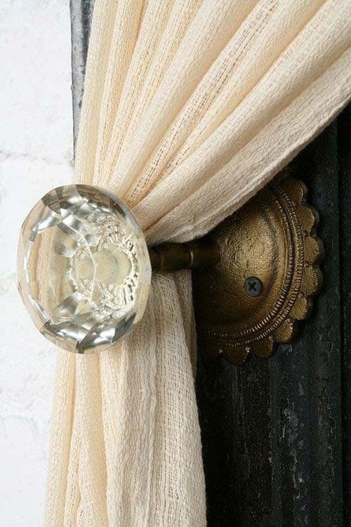 Add Vintage Flair to Your Bedroom with a Crystal Door Knob