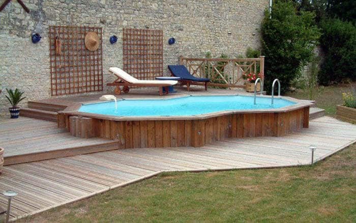 Craft Unique Outdoor Pool Setting with Lattice Fence Panels