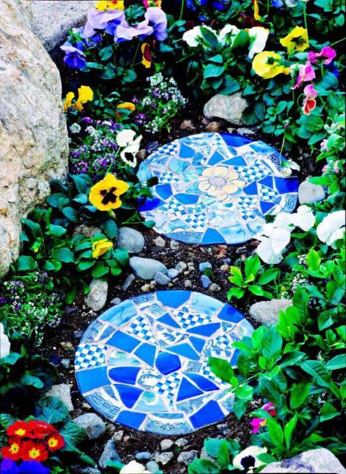 Create Mosaic Garden Stepping Stones