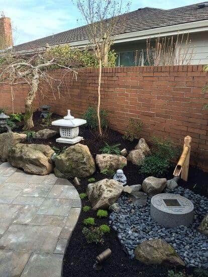 Asian-inspired Garden Nook With Rocks