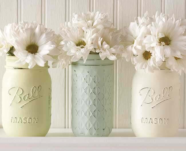 Vintage-Style Mason Jars for a Romantic Bedroom Look