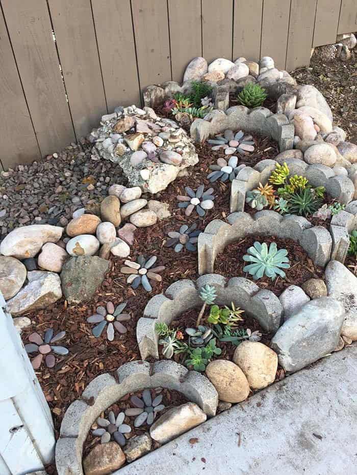 Small Garden Landcaping Idea With Stones