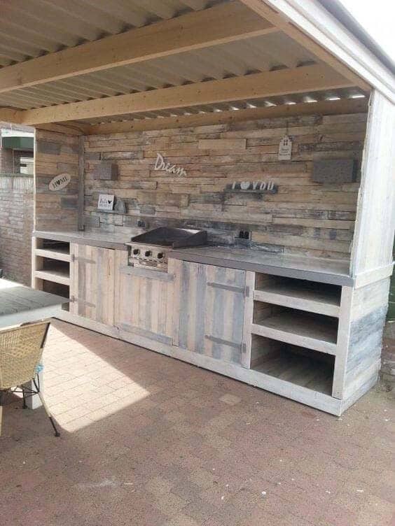 Build an Outdoor Cooking Space with Pallet Wood