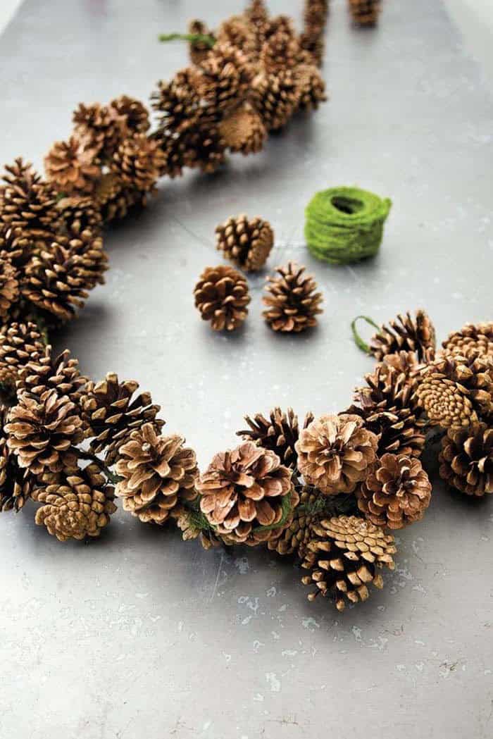 Simple And Natural Pinecone Garland