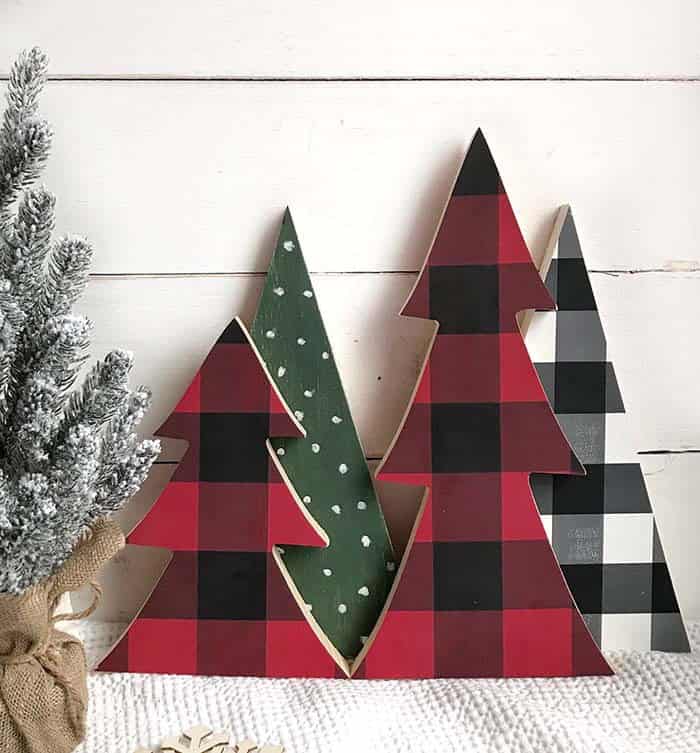 Create a Rustic Wooden Buffalo Check Christmas Tree