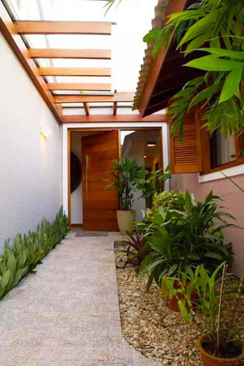 Tranquil Entryway Oasis