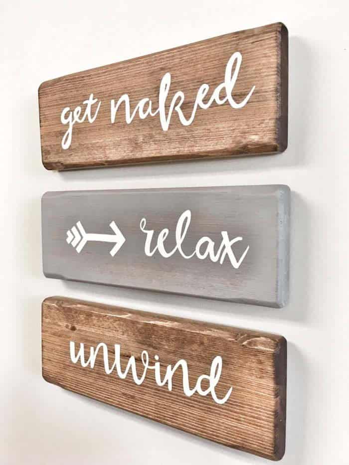 Simple Bath Sign Décor