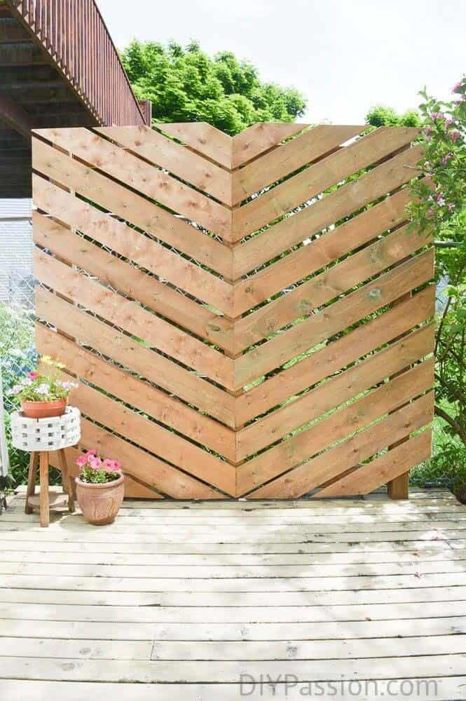 Elegant Look with Chevron Patterned Wooden Screens