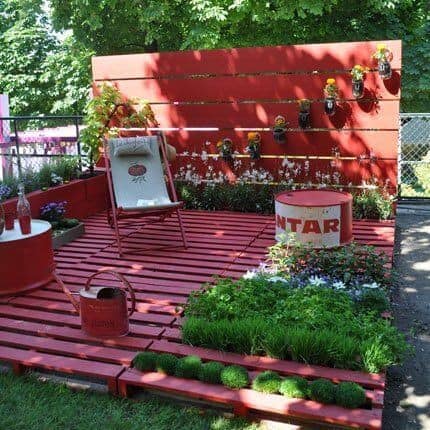 Be Bold and Creative with a Red Pallet Deck