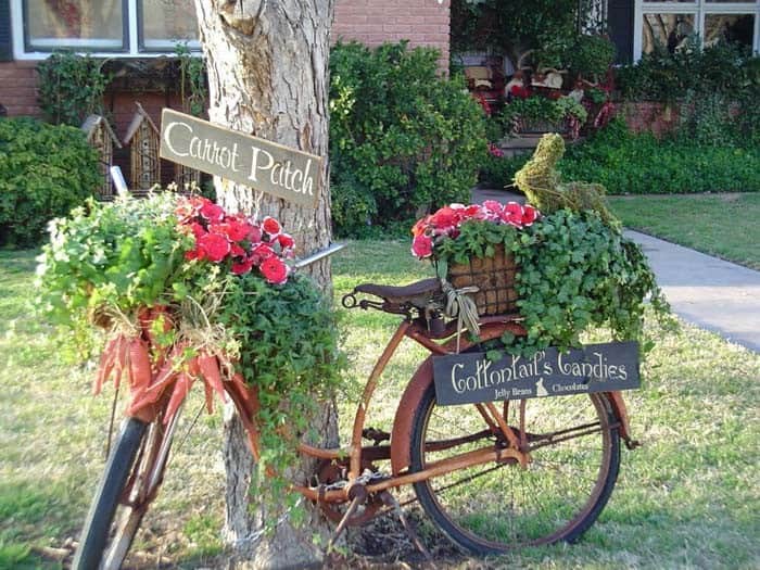 Vintage Bicycle Becomes Charming Garden Décor