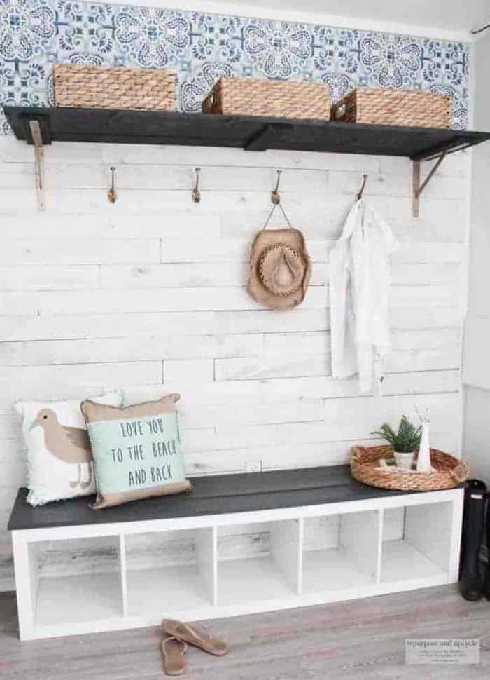 Airy Coastal Entryway Style