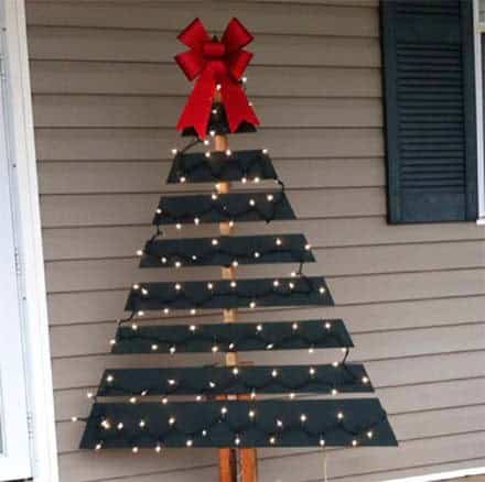 Embellish Your Porch with an Upcycled Pallet Tree