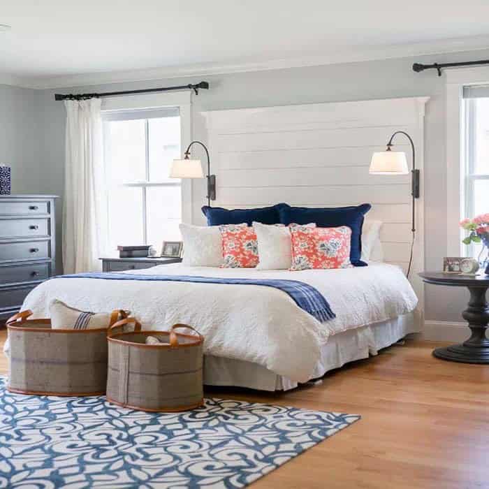 Elegant Bedroom with Navy Blue and White Color Scheme