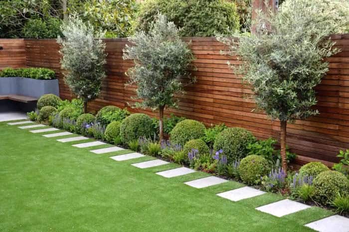 Embrace Minimalism with a Synthetic Lawn