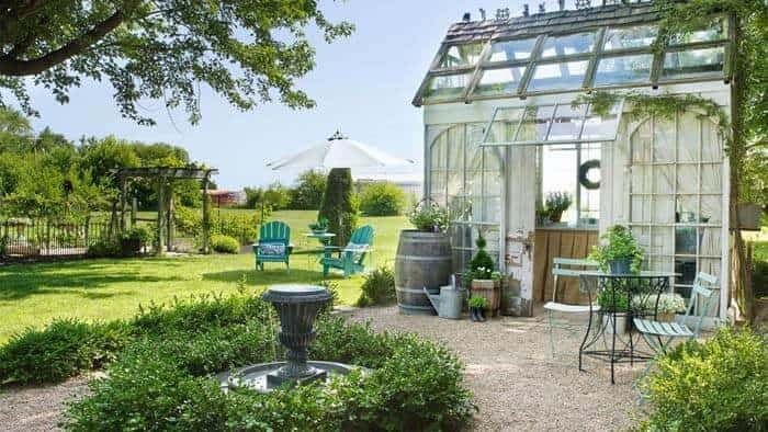 Add Personality and Interest to a Garden with Décor Elements