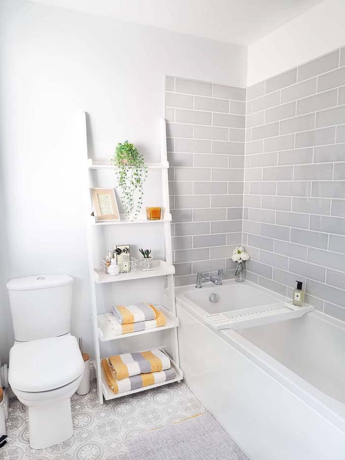 Bring Farmhouse Effect with Ladder Bathroom Storage Design