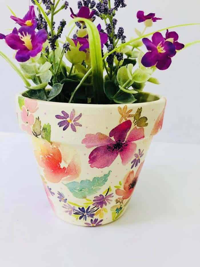 Decorate A Flower Pot With Decoupage Flowers