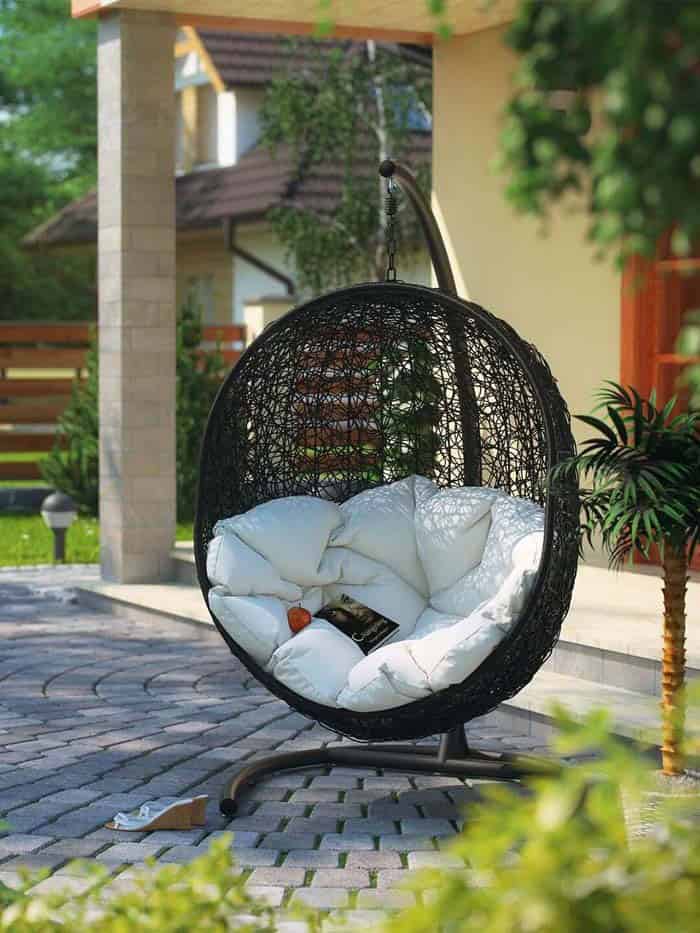 Hanging Egg Chair Is Perfect Reading Nook