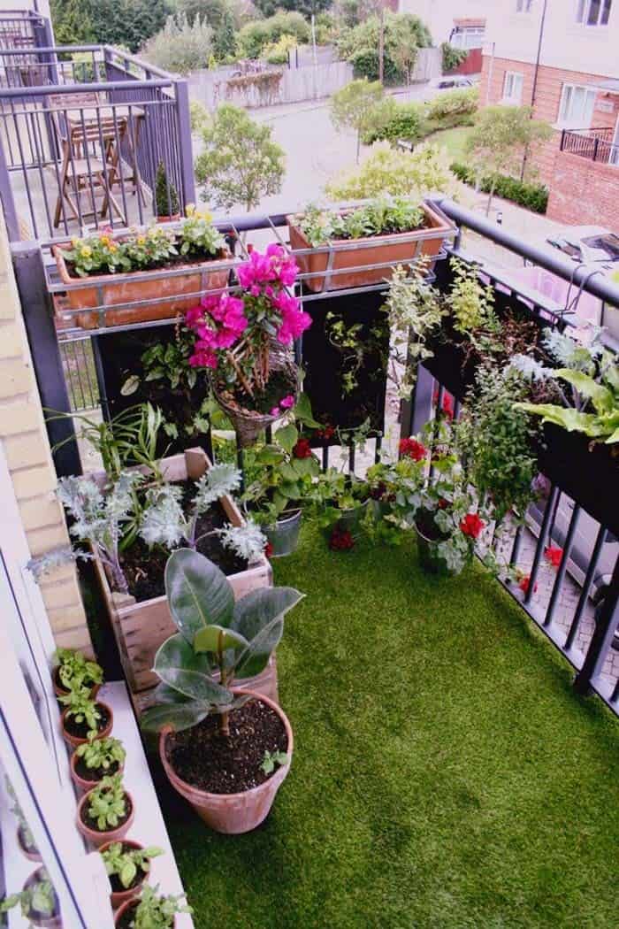 Create a Micro-Park with Cleverly Utilized Pots and Planters