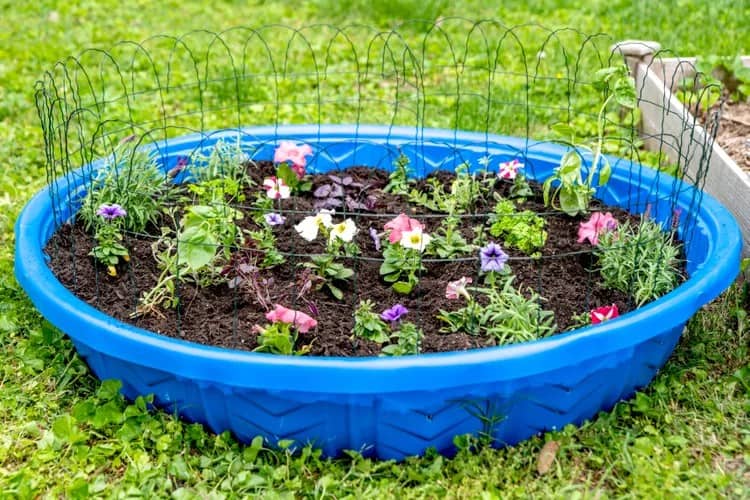 How to Make a Garden Planter From a Plastic Kiddie Pool