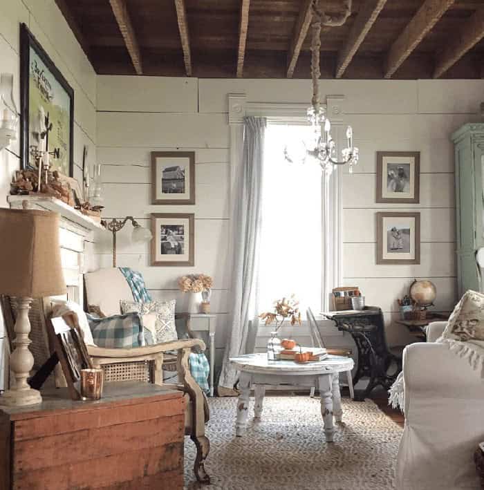 Transform Your Living Room into a Cozy Farmhouse Haven