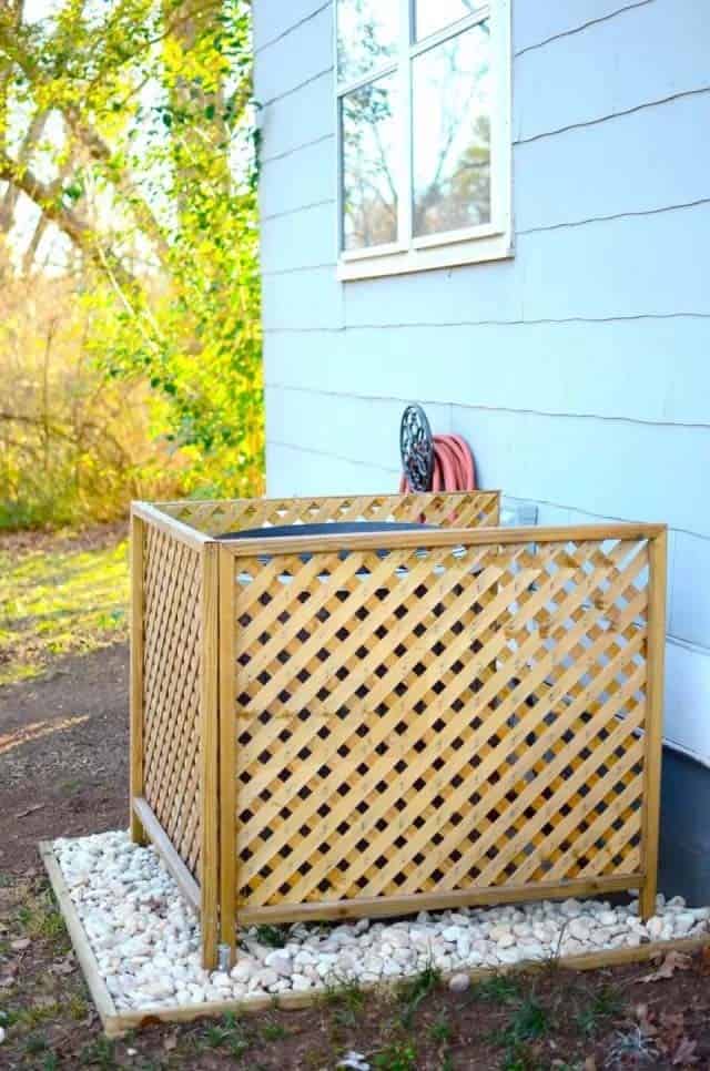 Angled Lattice Screen