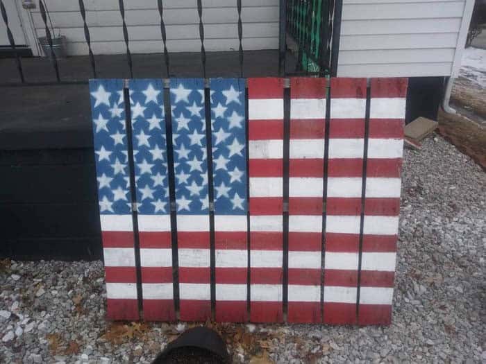 Showcase American Pride with Hand-Painted Pallet Sign