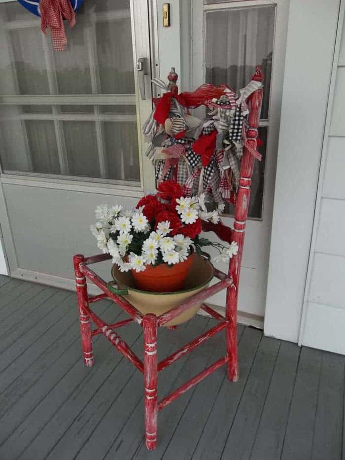 Celebrate Holidays with a Decorative Flower Stand