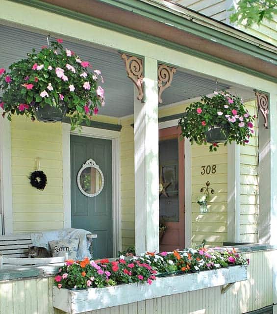 Improve Your Curb Appeal with Beautiful Summer Flowers