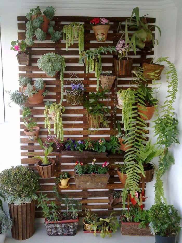 Add a Rugged Appeal with a Shabby Pallet Vertical Garden