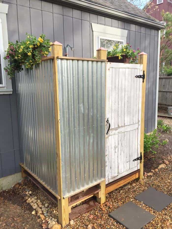 Floating Outdoor Shower Nook