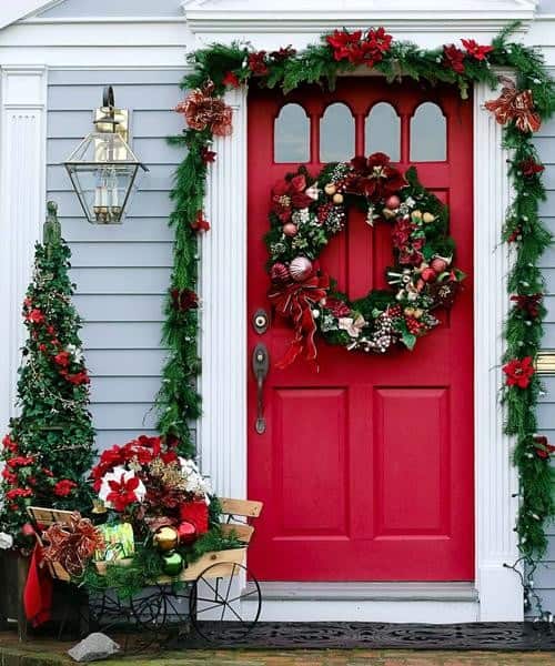 Get the Classic Look with a Traditional Christmas Wreath