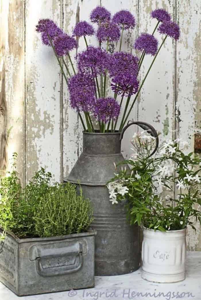 Upcycle Containers for a Farmhouse-Style Front Door Display