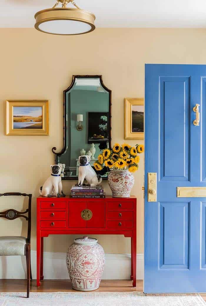 Boldly Contrasted Entryway Table Makeover