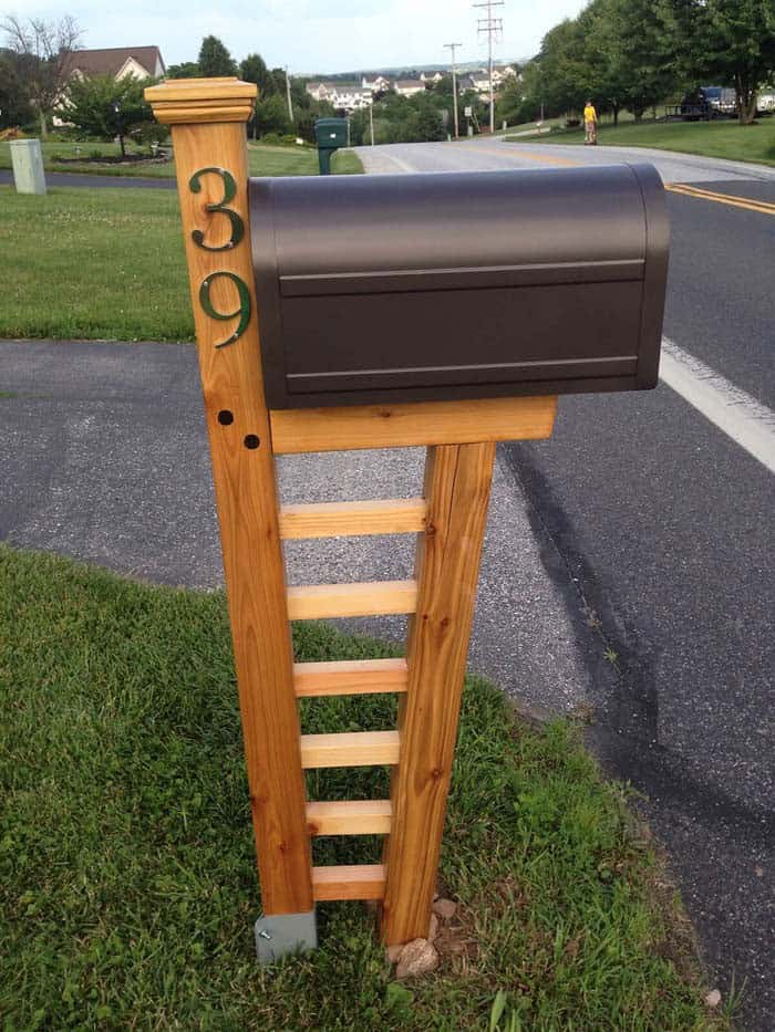 Second Post Supports Traditional Mailbox