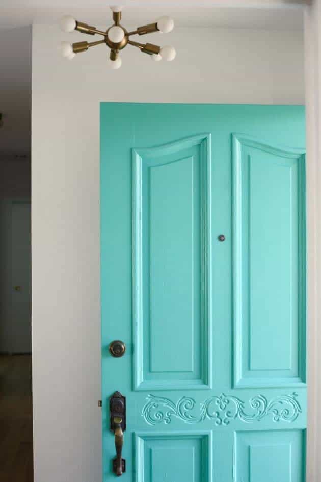 Vivid Turquoise Brightens Your Entryway