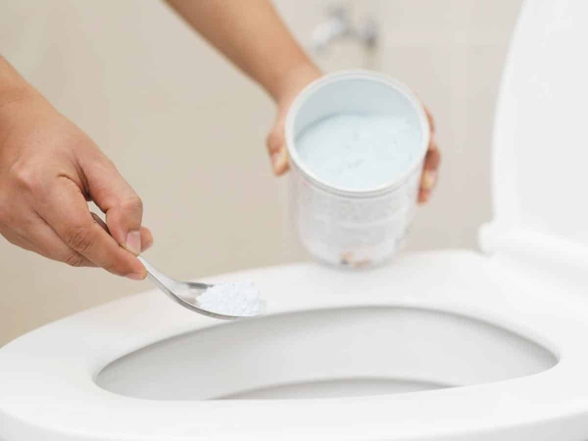 Use Oxygen Bleach To Whiten Your Toilet