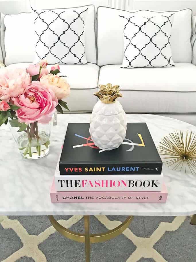 Trendy Pine Cone Jar Tops Fashion Books