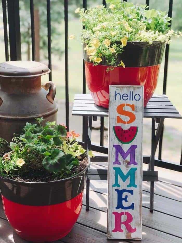 Welcome Summer with a Colorful Wood Pallet Slat Display