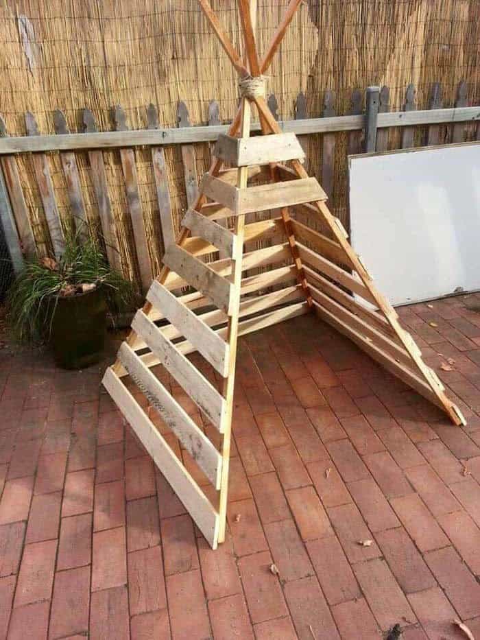 DIY Pallet Teepee