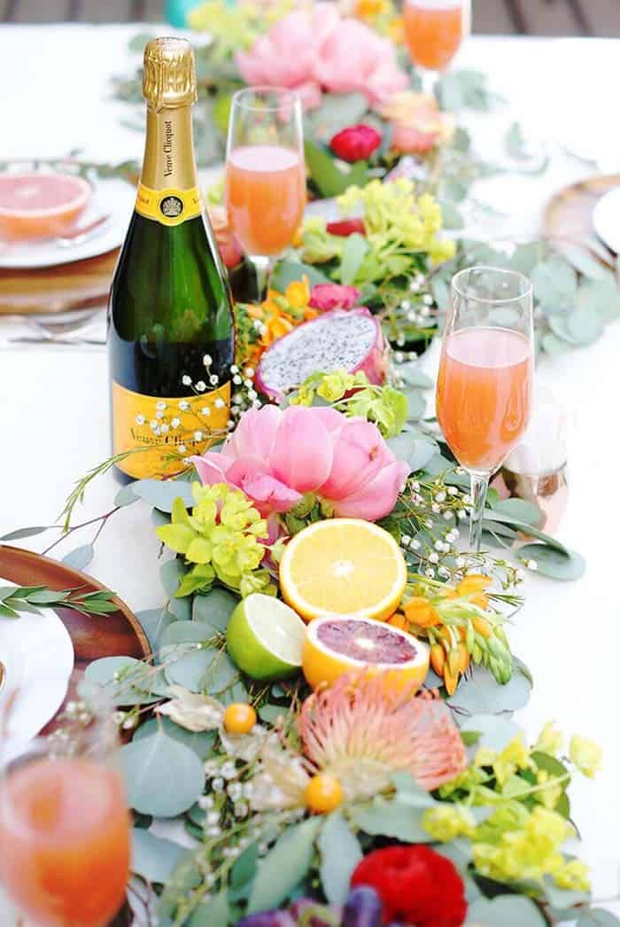 Fresh And Vibrant Summer Table Decor Idea