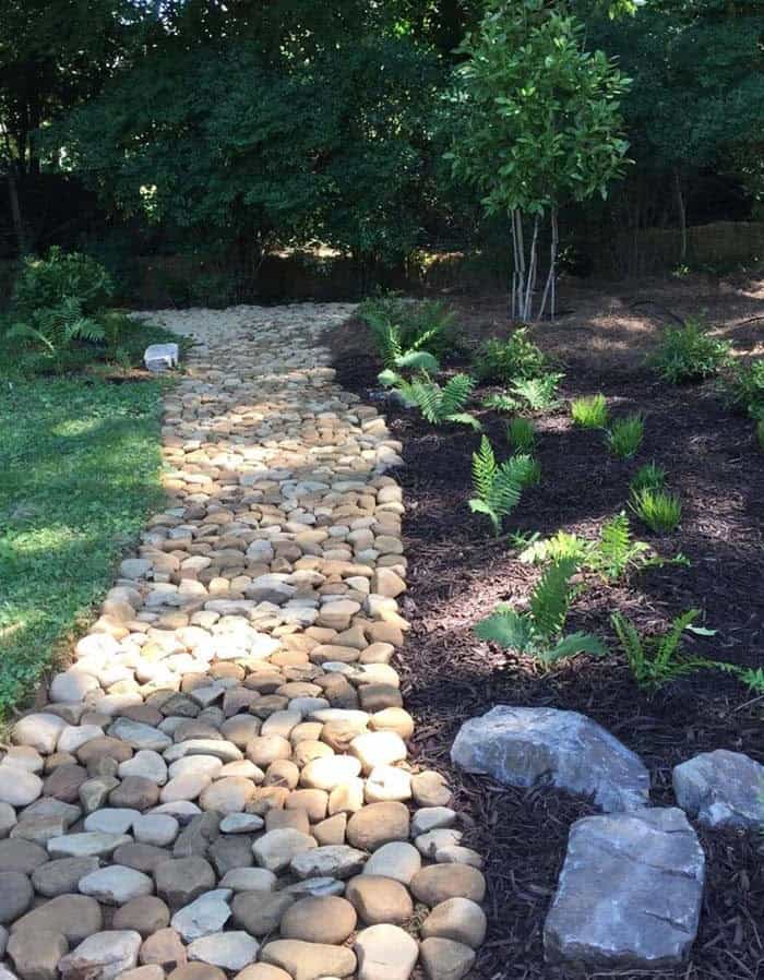 Refresh Your Stone Garden Pathway with Black Mulch Accent