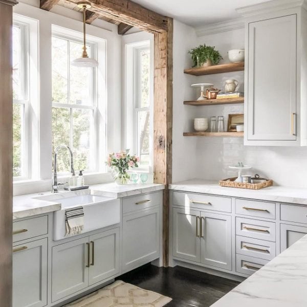 Add Elegance to a Farmhouse Kitchen with an Apron Sink