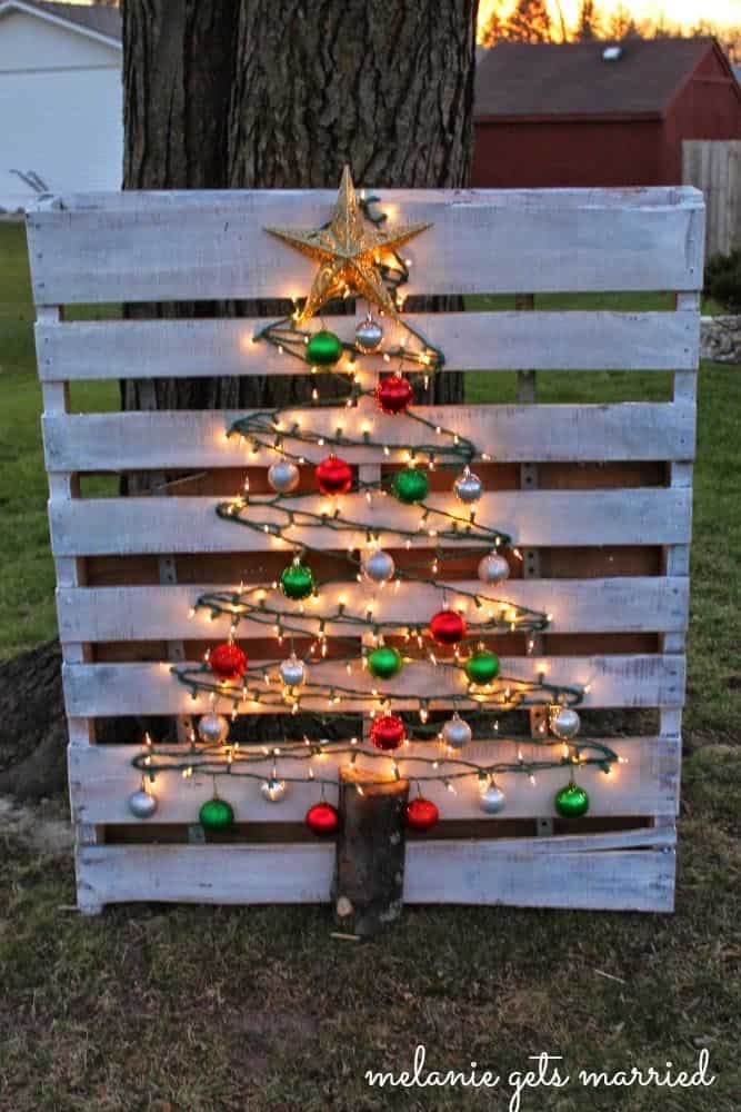 Light Up Your Outdoors with a Simple Pallet Tree