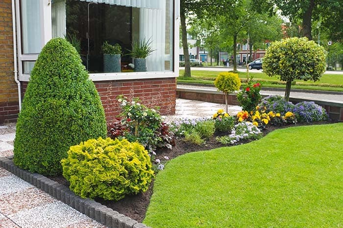 Utilize Space with Small Front Yard Landscaping